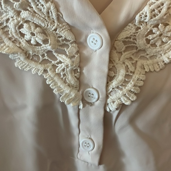 Kara and Kate Womens Blouse - Picture 4 of 9